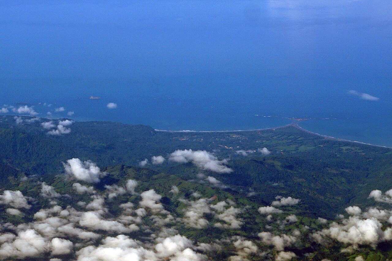 Punta Uvita, the point of land forming the Whale's Tail sandbar