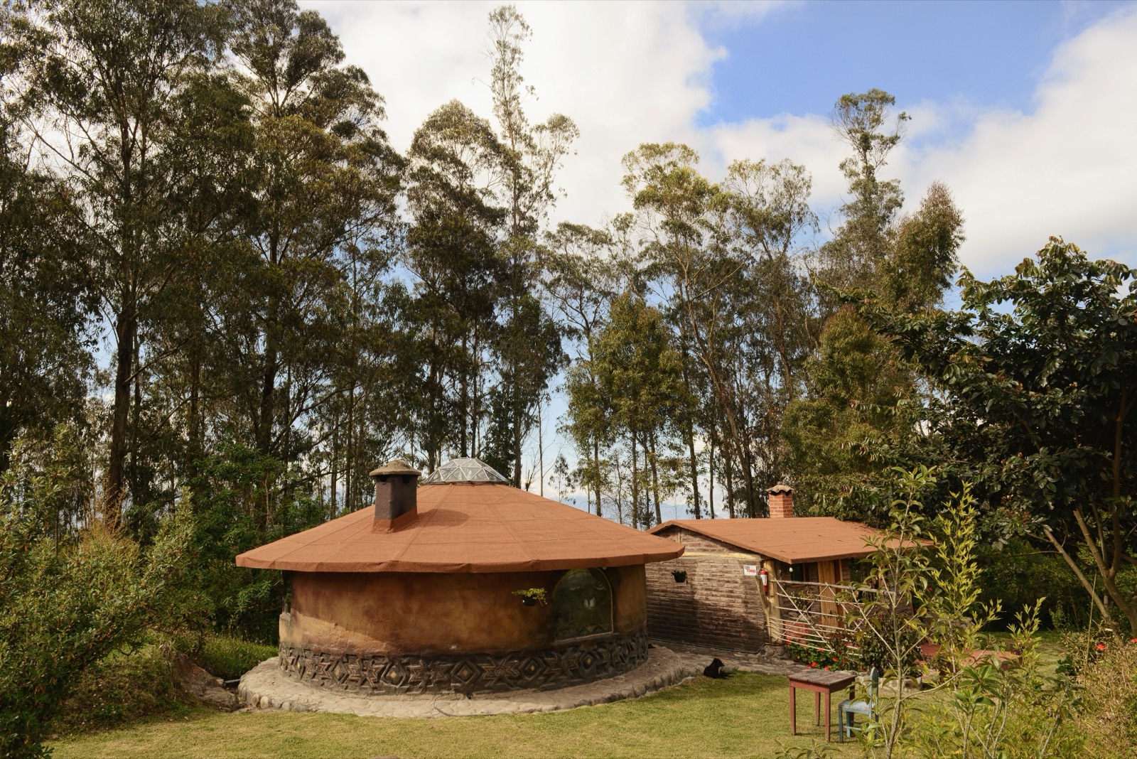 A round earthen off-grid home